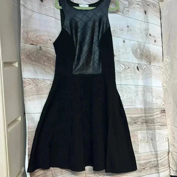 Woman’s size XS black dress - Picture 1 of 5